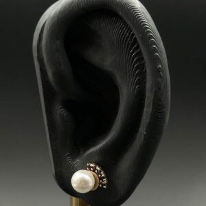 گوشواره مروارید و تاج نگین دار